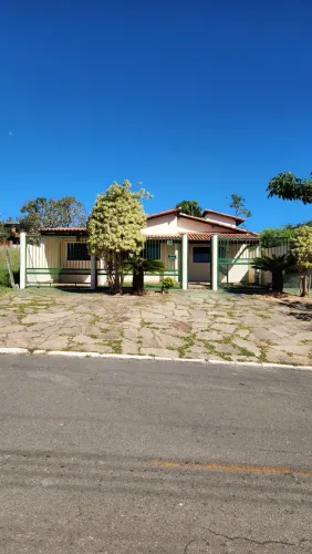Casa 3 Quartos (1 Suíte) em Lote de 800m² - Condomínio Quintas do Sol