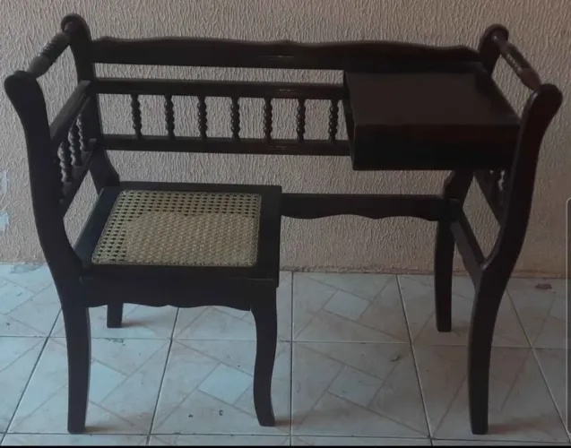 Vendo móveis antigos em palhinha