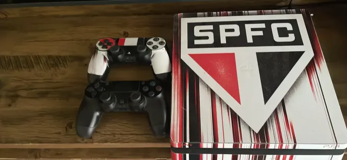 Vendo Ps4, 2 controles e FIFA 26