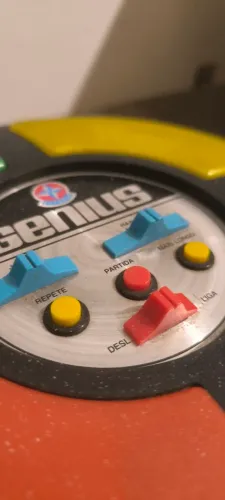 Genius original estrela com a caixa