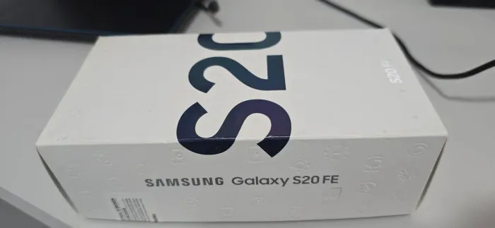 Samsung Galaxy s20fe impecável único dono apenas 670 reais