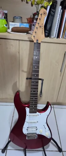 Guitarra Yamaha Pacifica 012 Red Metallic (RM) - Impecável!