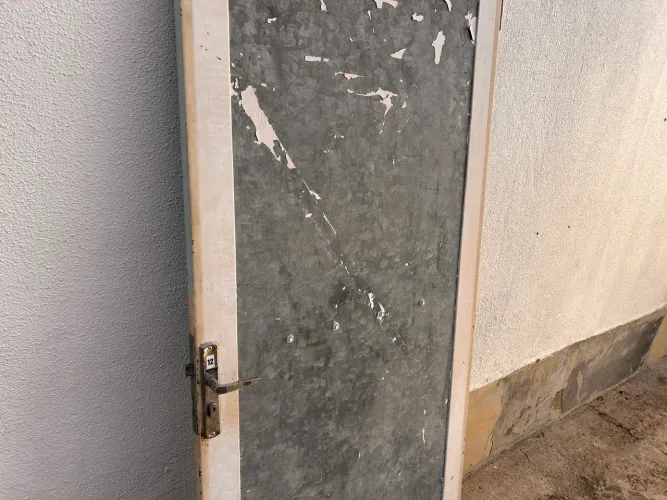 Porta de aço reforçada 