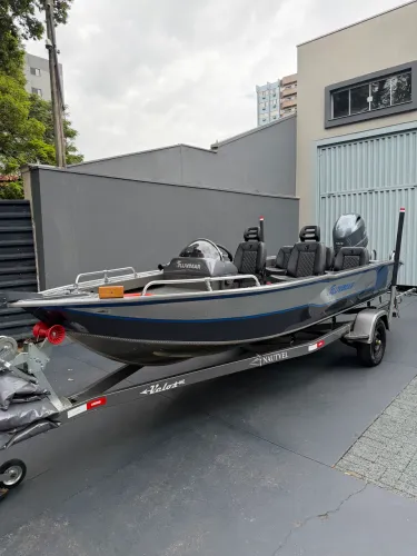 Lancha Fluvimar Cherokee 18 Motor Yamaha 90 (apenas 20 horas) 2026 - Carreta Volpato