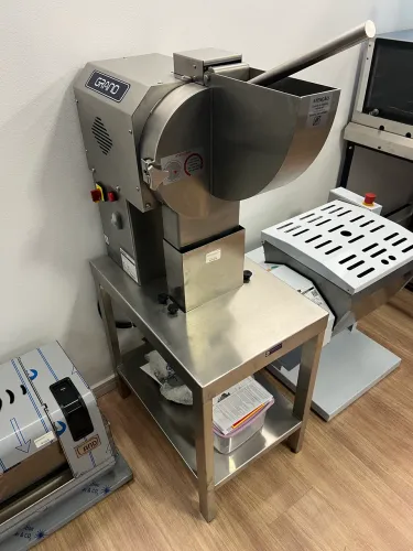 Ralador de queijo industrial Grano RQ300 novo pronta entrega 