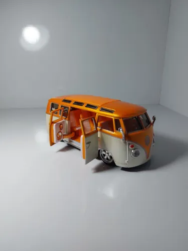 MINIATURA KOMBI SAMBA (TUNADA/REBAIXADA) - 1:25 LARANJA/CREME - EXCELENTE ESTADO