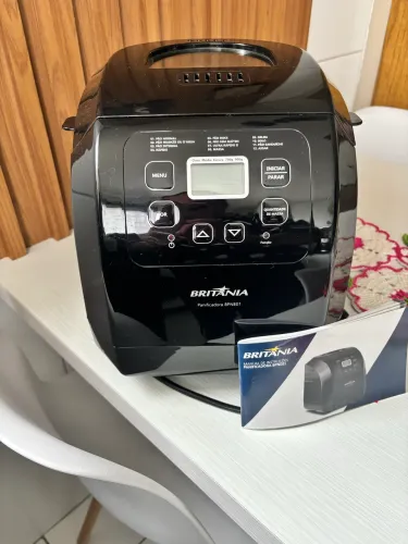 Máquina de pão Britânia 