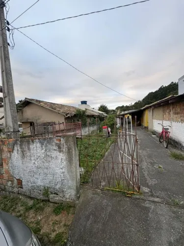 CASA À VENDA - CENTRO DE IMARUÍ/SC