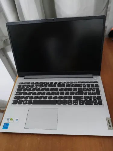 Notebook Lenovo Core i5 1235U - Excelente estado
