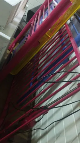 Cama infantil com escorregador de ferro