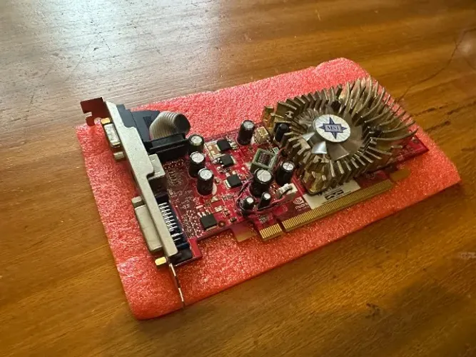 Placa de Vídeo MSI 8400 GS