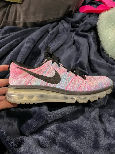 Tênis Corrida e Academia Nike FlyKnit 