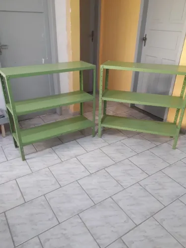 Estante de aço