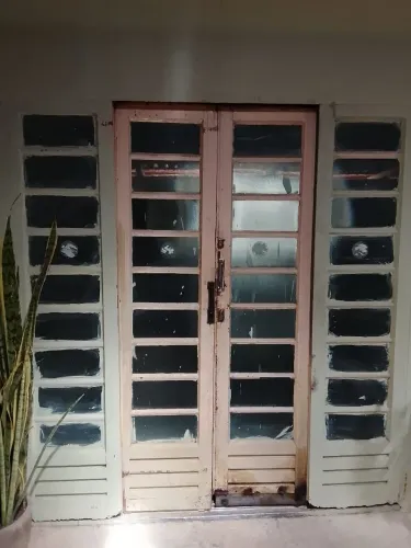 Porta de ferro de correr usada