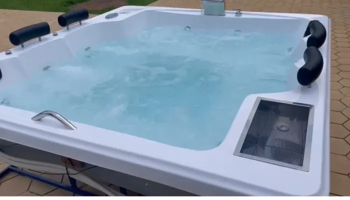 SPA UP,modelo Rubi completa NOVA c/ embalagem de fábrica (6 lugares)