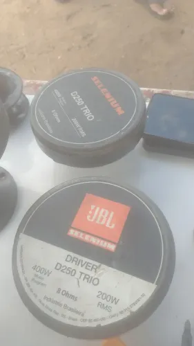 Cornetas hdc2000 400 reais.   jbld250trio 300 reais