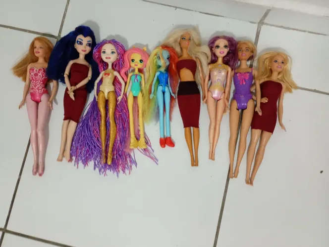 Lote bonecas Barbie e outras