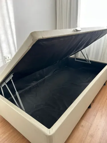 Cama box "solteirão" com colchão