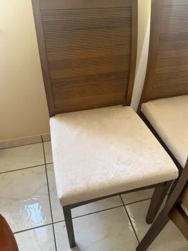 Vendo mesa de jantar e aparador