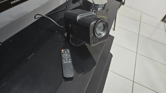Projetor Smart HY320 Full HD 1080p Nativo - 390 ANSI Lumens (HDMI/USB)