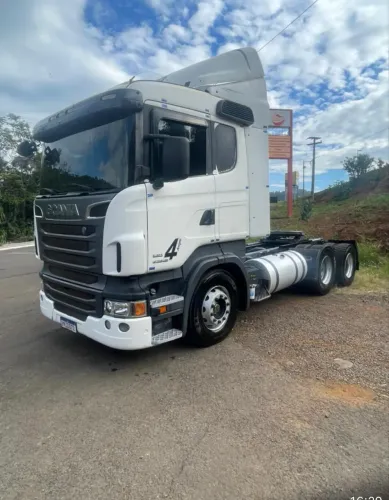 Scania único dono motor novo