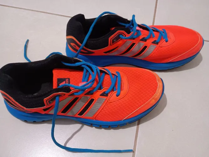 Tênis Adidas original número 43. Nunca usado