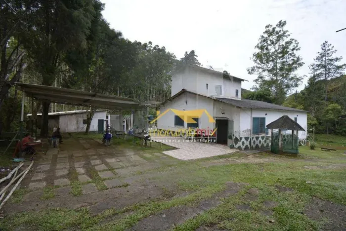 Sítio com 4 dormitórios à venda, por R$ 650.000 - Juquitiba