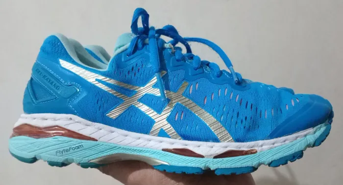 Tenis em boas condicoes.