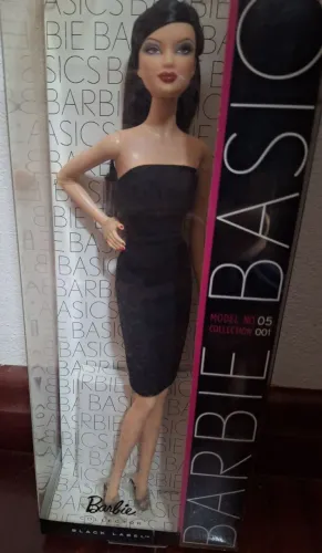 Barbie Basics model 05 collection 001 black label Nova lacrada na caixa