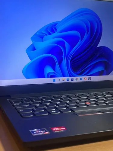 ThinkPad - Ryzen 5 5500U - 256 NVME - 16GB RAM
