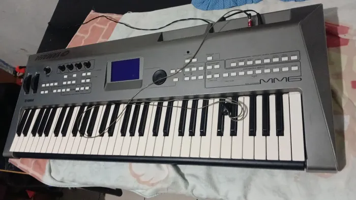 Teclado Sintetizador Yamaha MM6