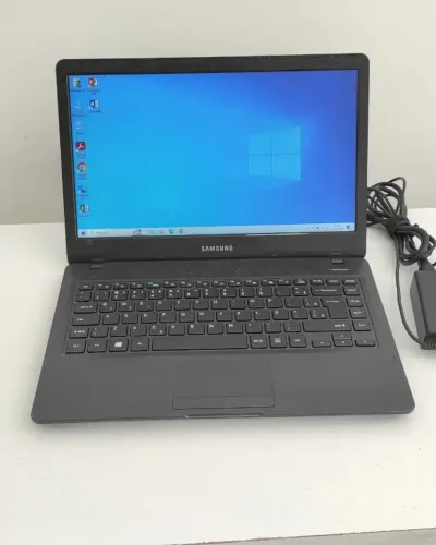 Samsung NP500R4L Celeron 3855U 4GB RAM SSD 120GB Tela 14" HD