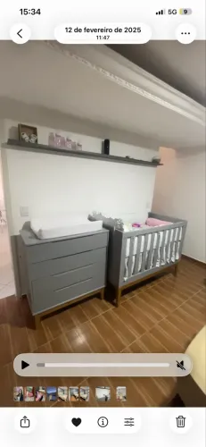 Berço 2 em 1 vira cama