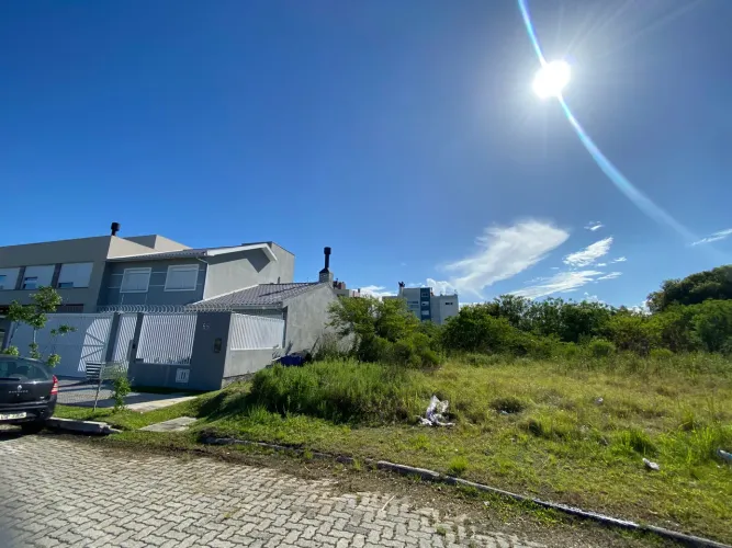 Terreno à venda no Loteamento Imigrantes, bairro Três Vendas - com área total de 730 m² e