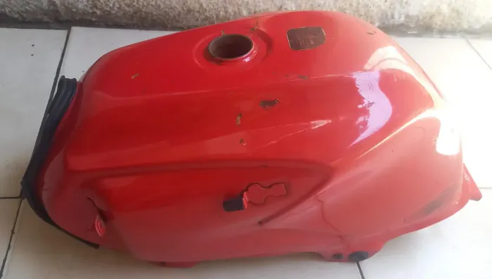 Tanque vermelho usado factor 125 ano 2013/2014