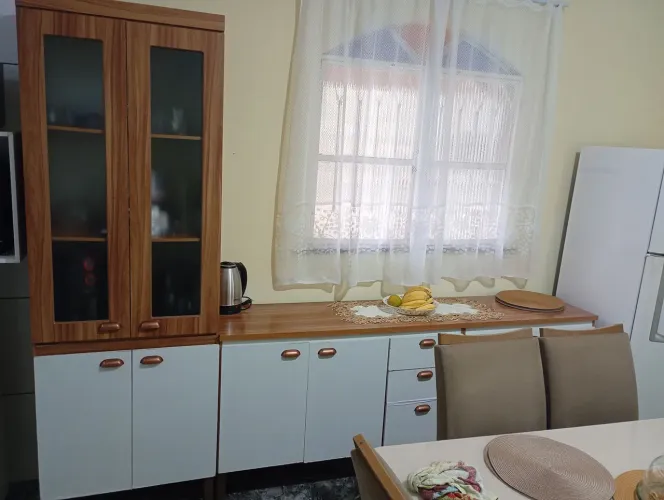 Armário de cozinha com 2 bancadas