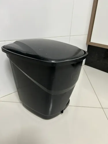 Lixeira ASTRA abre com Pedal Plástica 16l 31x31x34cm Lpc1