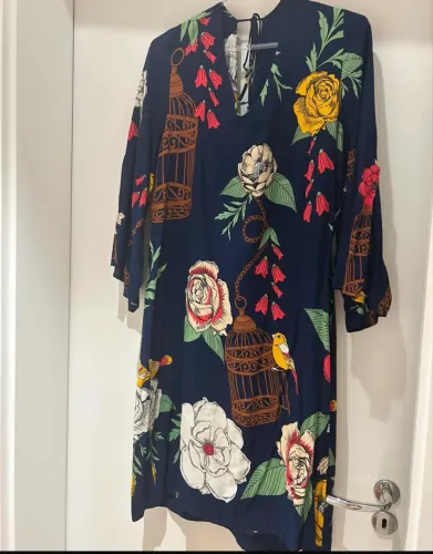 Lindo vestido estampado  MAURA MORENA, usado 1 vez. Tamanho 42, 100% viscose.