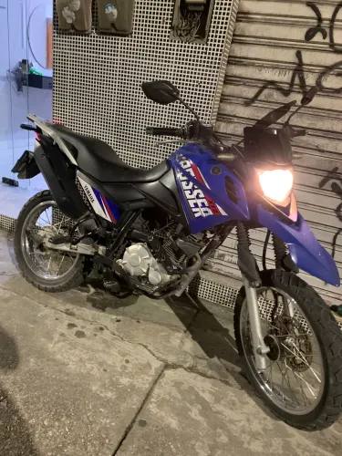 Xtz crosser  novinha manutenção em dia filé  transferência na hora documentação tudo !