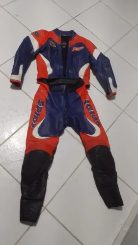 Macacão de couro para pilotar motos esportivas