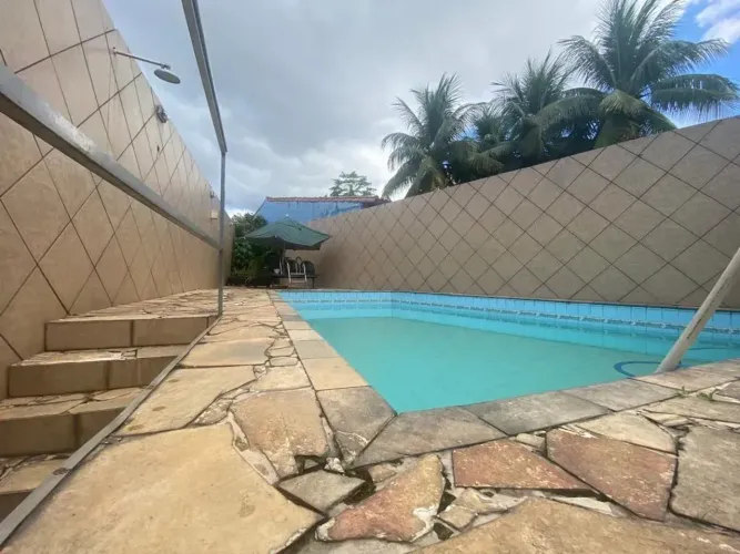 Vendo casa 4 Quartos sendo 1 suite e 1 closet, piscina, churrasqueira
