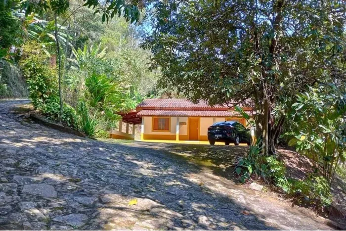 RE/MAX VENDE Separadamente - Fazenda e Sítios em Serra Negra 62,89 hectares 7 casas 2 lago