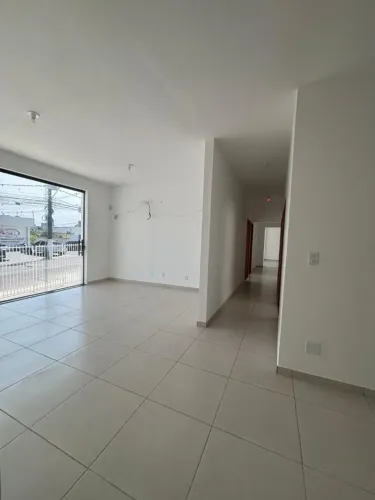 Alugo Ponto Comercial Novo com Rampa de acessibilidade e 7 vagas de Gar. no Vieralves