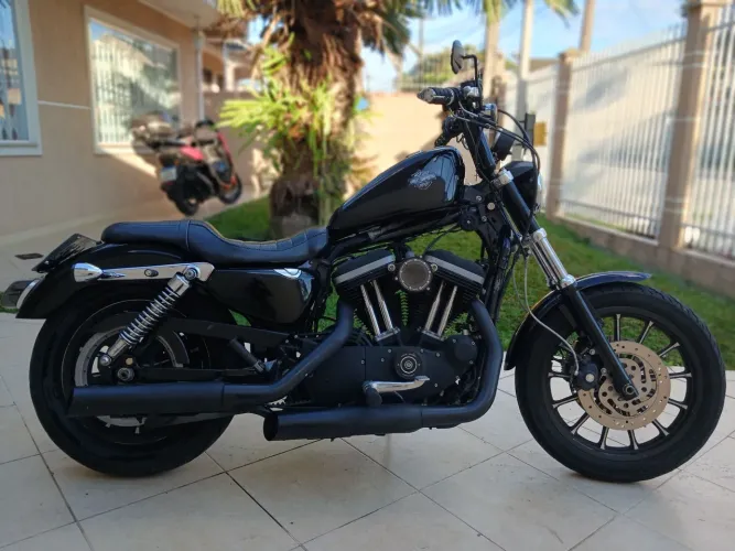 Harley Davidson 883R Sportster