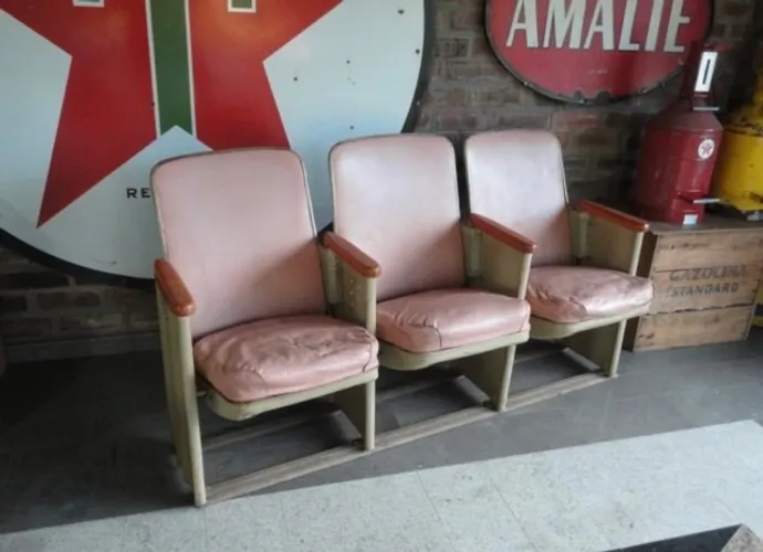 Conjunto Poltrona Banco Antigo De Cinema