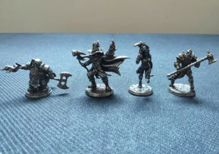 4 miniaturas de metal para RPG