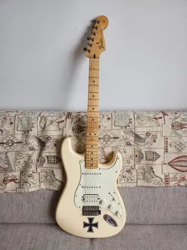 American Standard Stratocaster® 2013 - Olympic White (Com Case)
