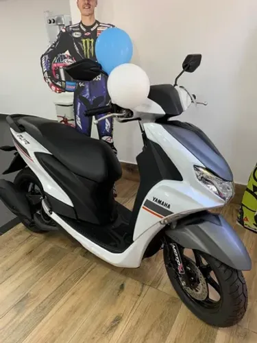 FLUO 125 23/24 PRONTA ENTREGA - Moisés prince