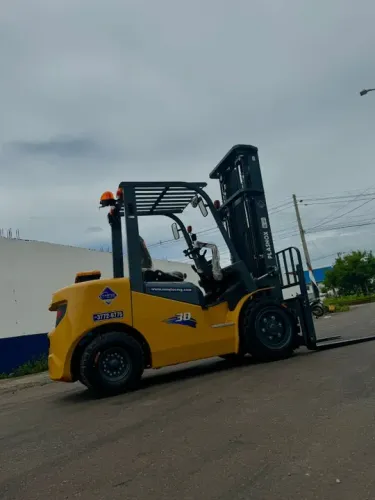Empilhadeira 3.0 Toneladas-Torre de 6.0mts