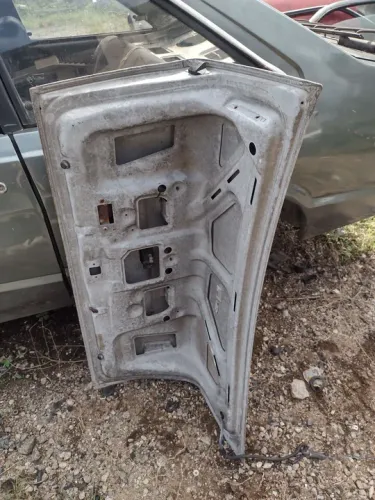 Tampa traseira GM Corsa sedan ano 97 98 99 00 original 